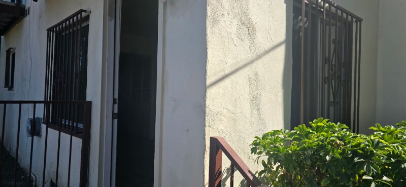 Building Photo - 1450 1/2 Fairbanks Pl