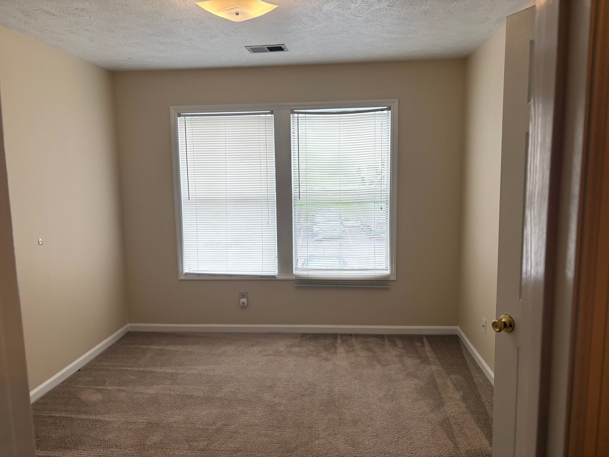 Building Photo - 962 Stewarts Creek Dr