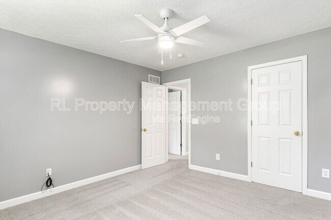 Building Photo - 5551 Ainsley Dr