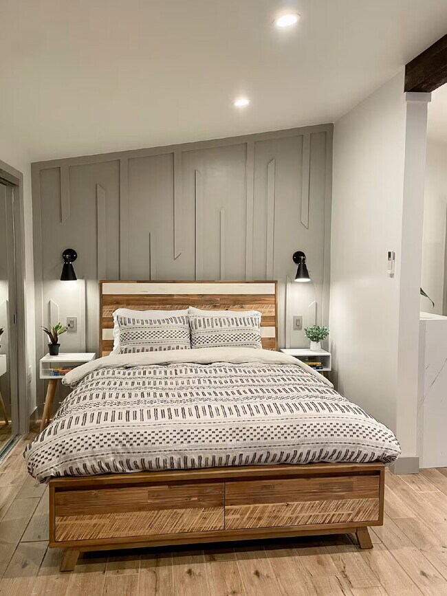 Building Photo - Fully Furnished, Turn Key North Clairemont | Vaulted Ceilings & Private Patio