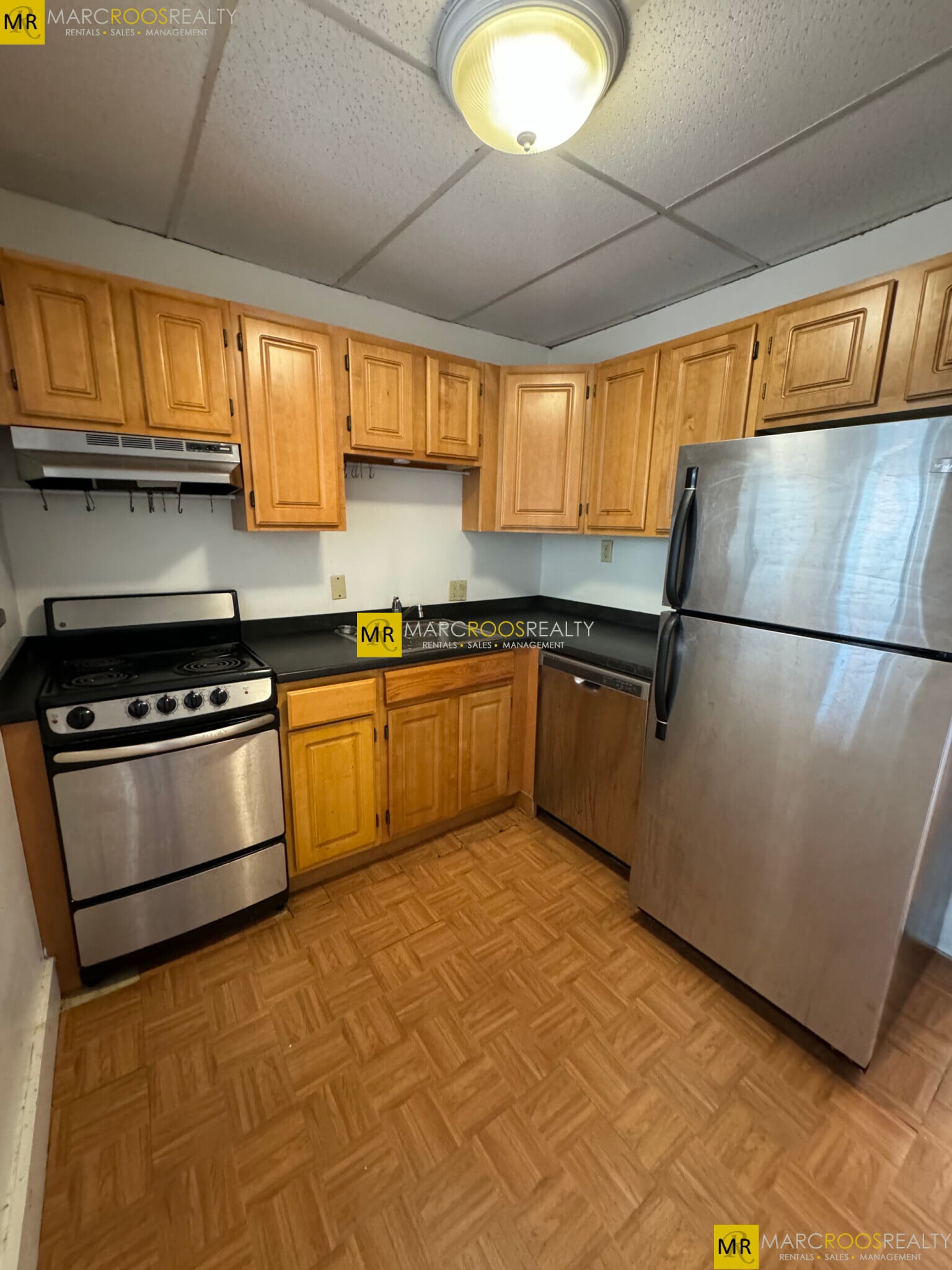 Building Photo - 587 Beacon St