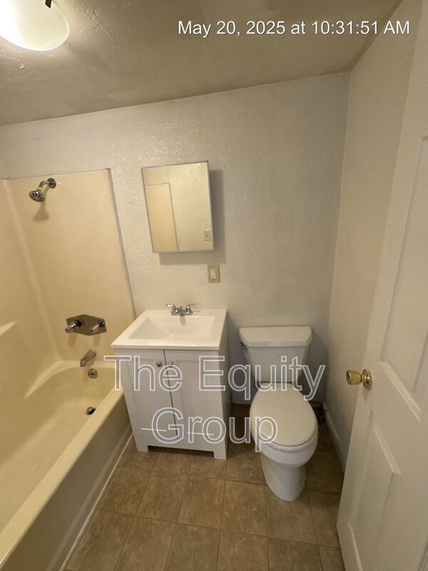 Building Photo - 538 N Locust St