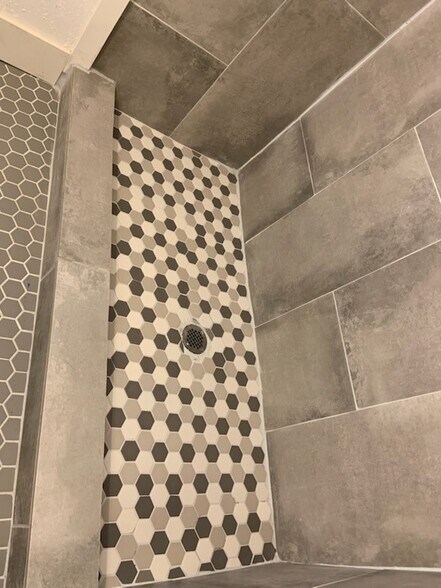 Building Photo - 1664 Drew St