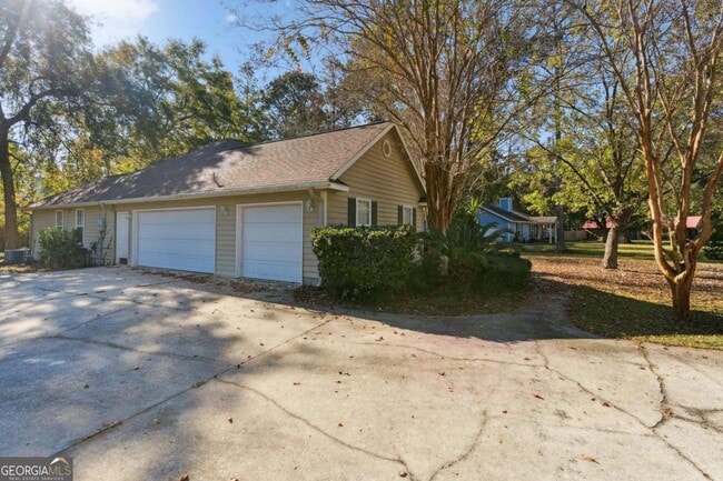 Building Photo - 106 Buntin St