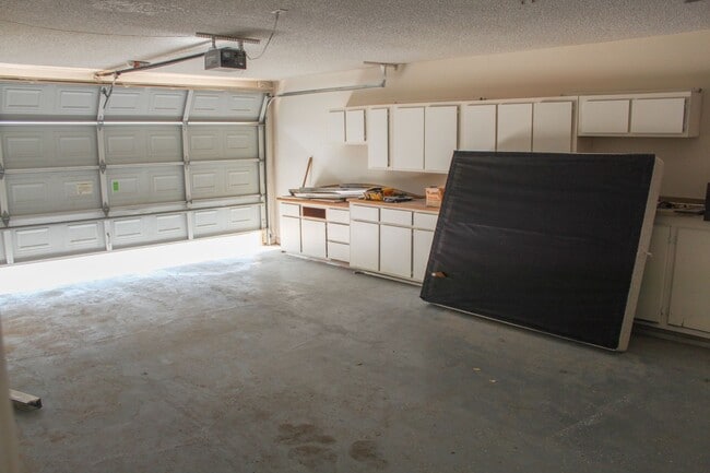 Building Photo - Home Sweet Home!!!