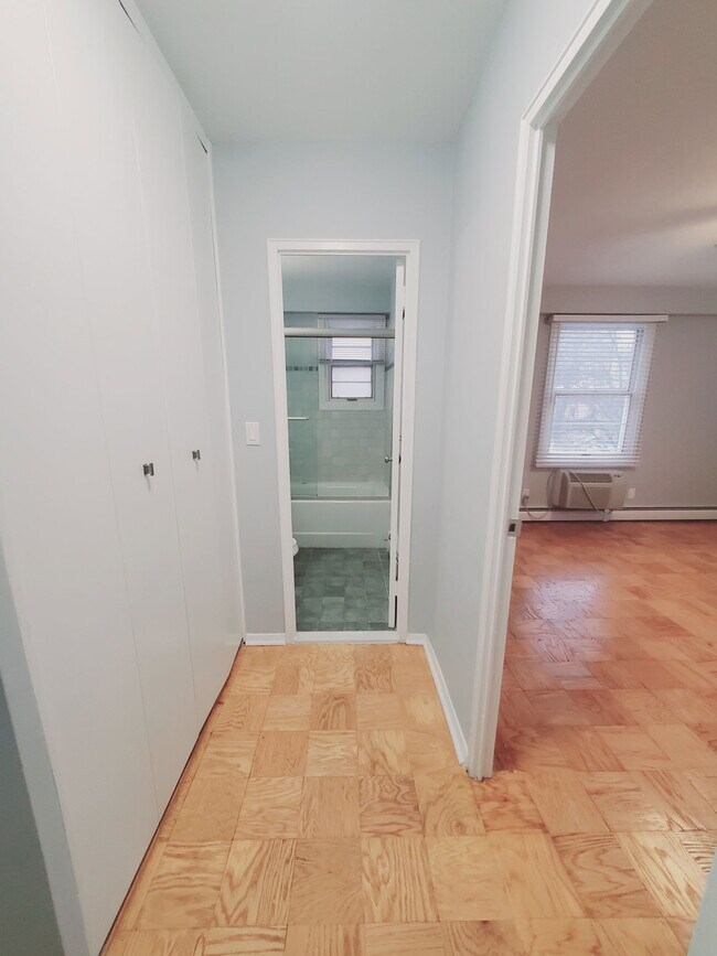 Building Photo - 30 Glenbrook Rd