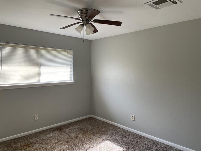 Building Photo - 10715 Segrest Dr