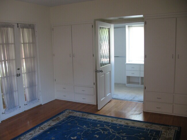 Walk-In Closet has window with miniblinds - 3121 W Wyoming Ave