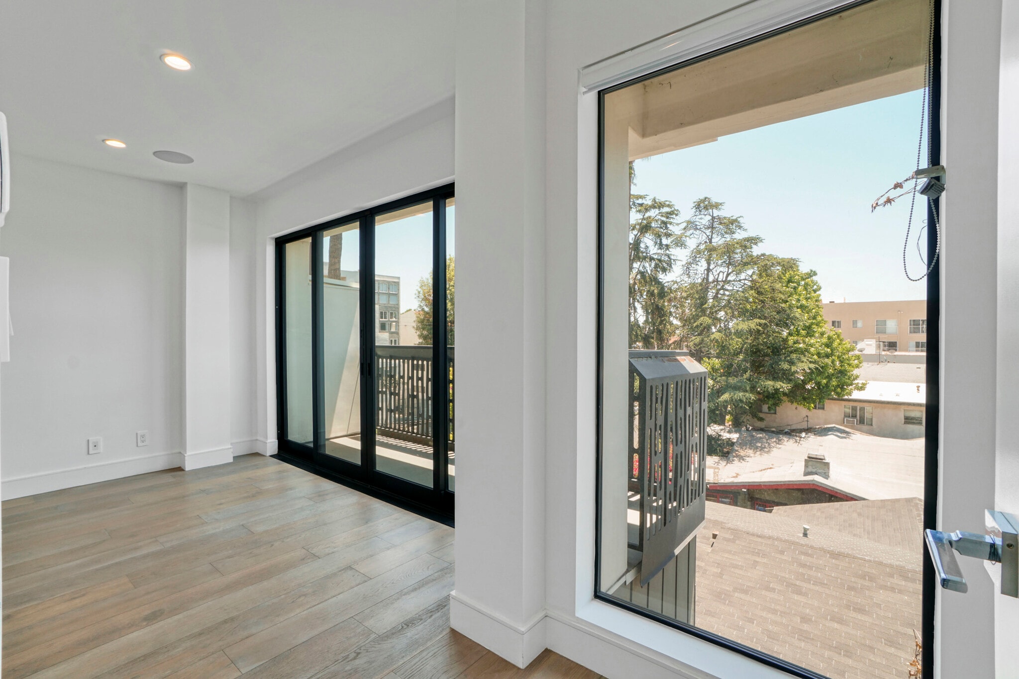 Building Photo - 1447 N Martel Ave