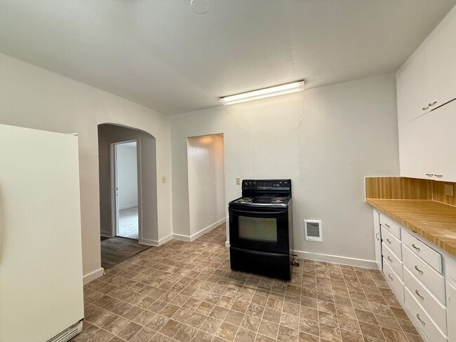 Building Photo - 107 Adams Ave