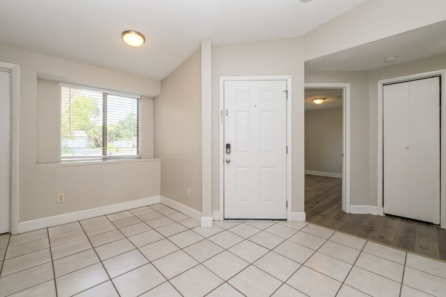 Building Photo - 7511 Breezewood Ct