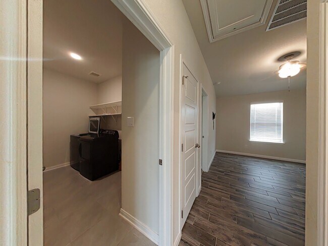 Building Photo - 3205 Junction Bay