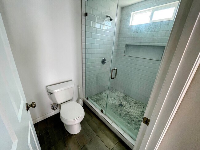 Building Photo - 1066 Everett Pl