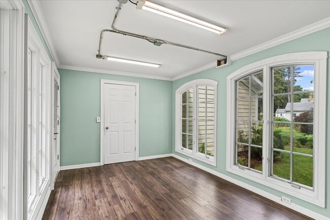 Building Photo - 103 Harding Ave