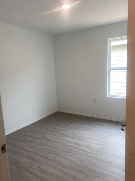 Building Photo - 10239 Asta Trl