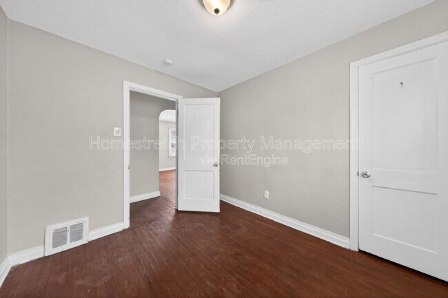 Building Photo - 605 Abston St