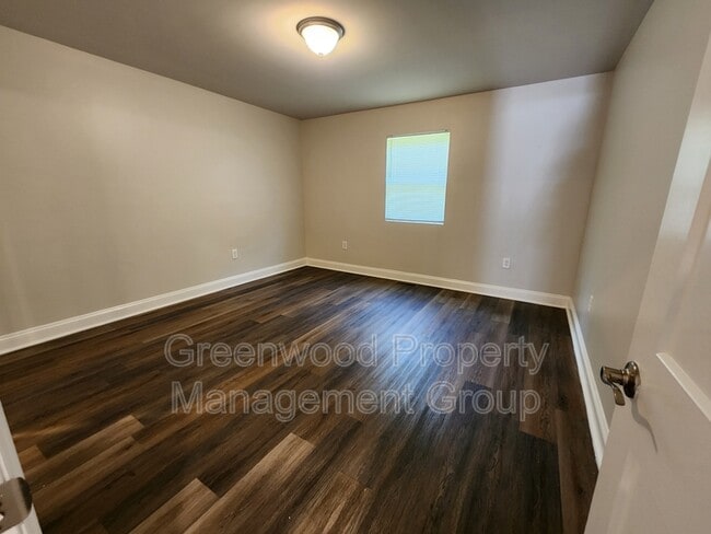Building Photo - 414 Whiteoak St