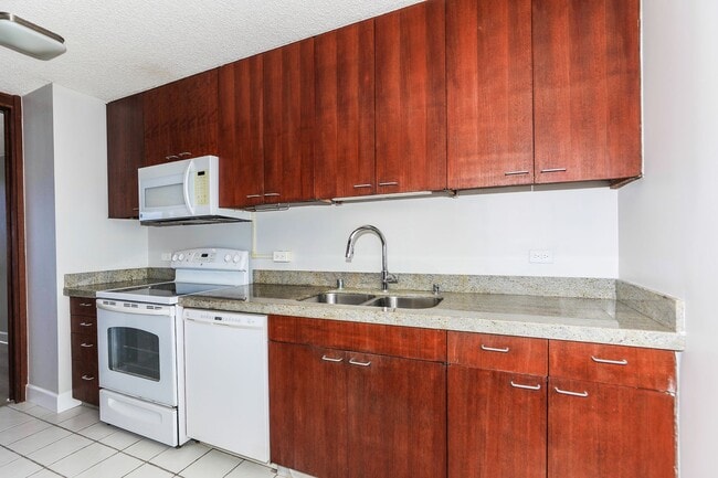 Building Photo - Naniwa Gardens - 1 bdrm/1 bath/1 covered p...