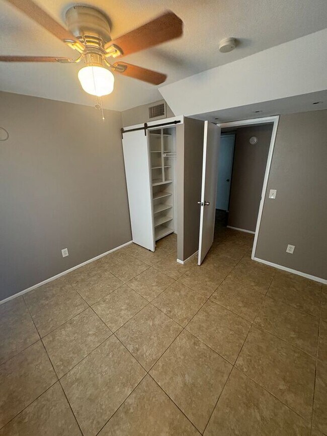 Building Photo - READY TO VIEW NOW! Spacious 3 Bed 1 Bath Home in Phoenix with all New Windows