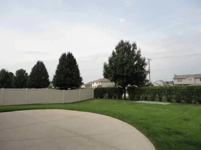 Building Photo - 8058 W Rosebury Dr