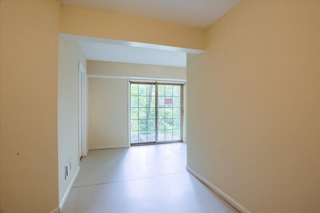 Building Photo - 35 Brook Side Dr