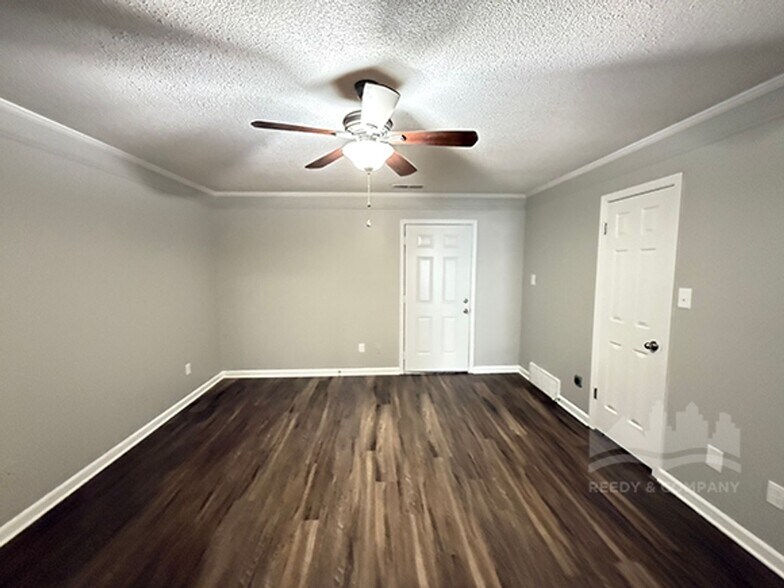 Building Photo - 5850 Grassy Valley Dr