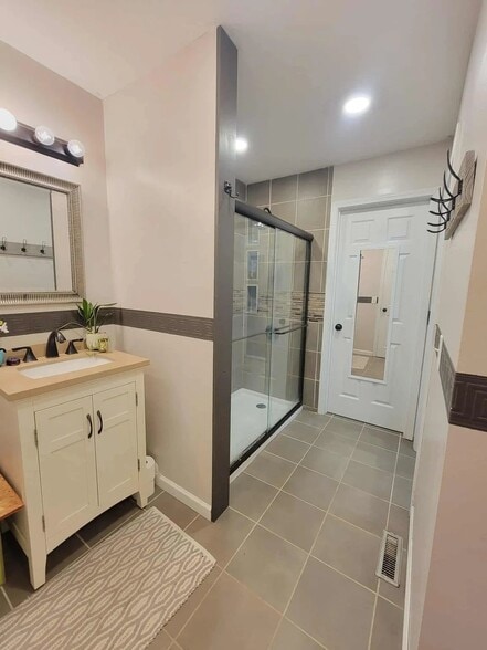 Building Photo - 1764 Bouton Dr