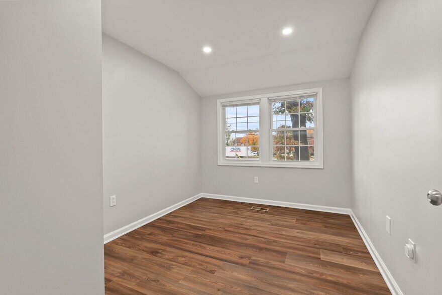 Building Photo - 6578 Edsall Rd