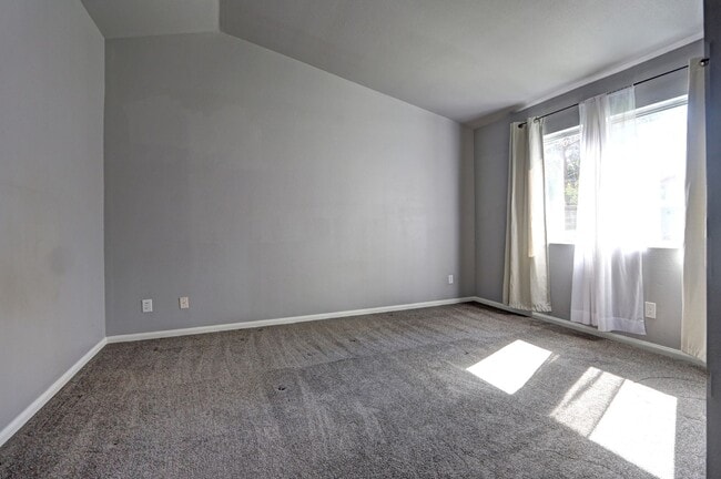 Building Photo - 1521 Desert Ridge Ave