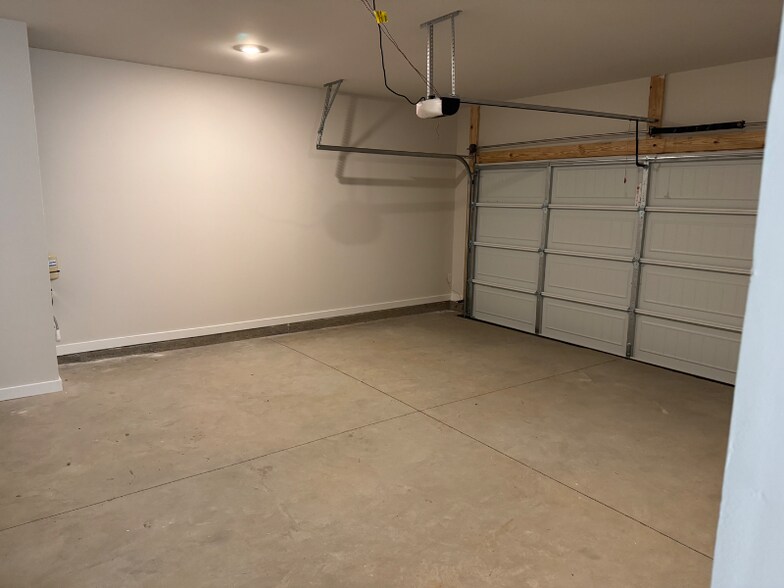 Building Photo - 8149 Huspa Ave