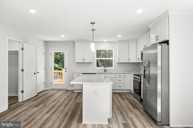 Building Photo - 703 Mattox Ave