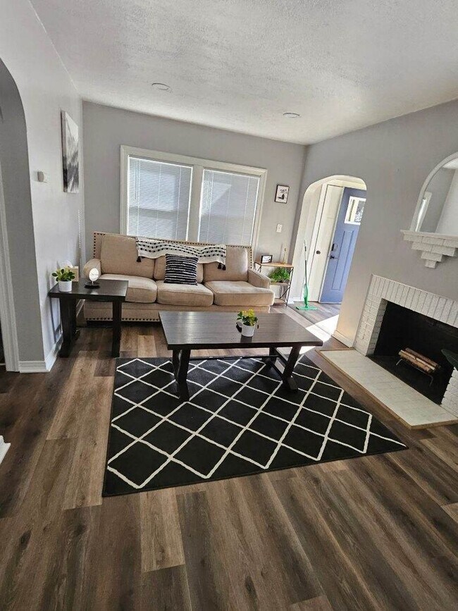 Building Photo - 2244 Park St