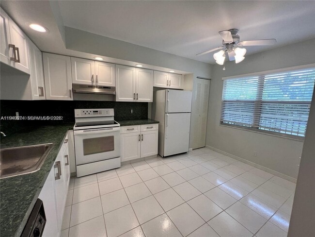 Building Photo - 1201 SW 128th Terrace