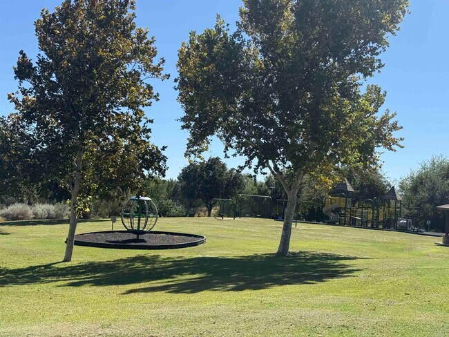 Building Photo - 415 Starling Creek Loop