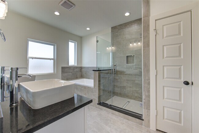 Building Photo - 2914 El Fenice Ln