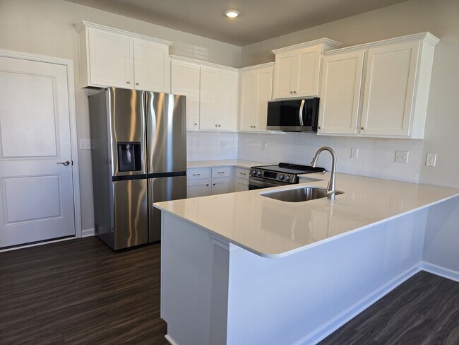 Building Photo - 5501 Hydrangea St