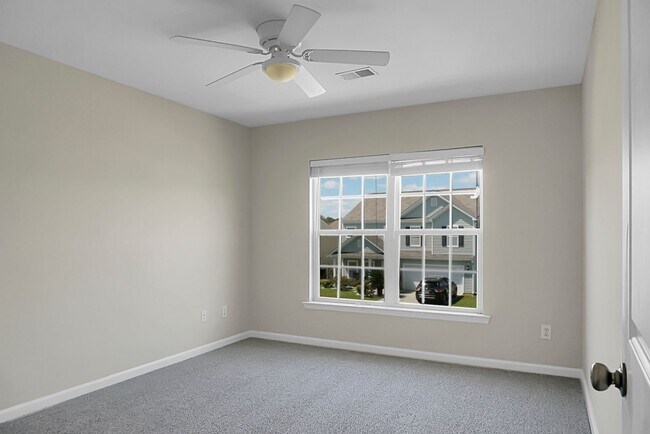 Building Photo - Comfortable Living, 4 BR 2.5 BA Home, Two Car Garage