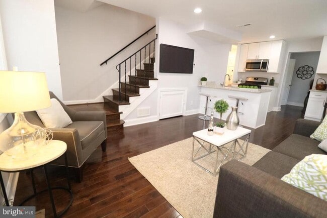 Building Photo - 702 71st Ave