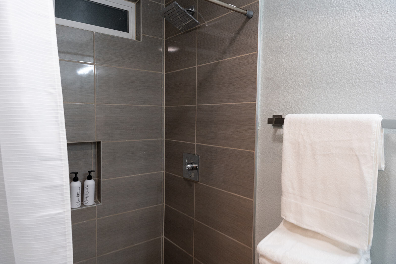 Building Photo - 6716 N Elman St