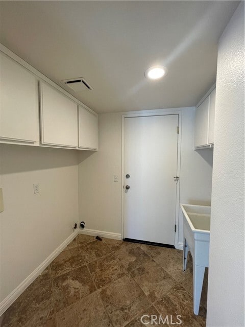 Building Photo - 41572 Willow Run Rd
