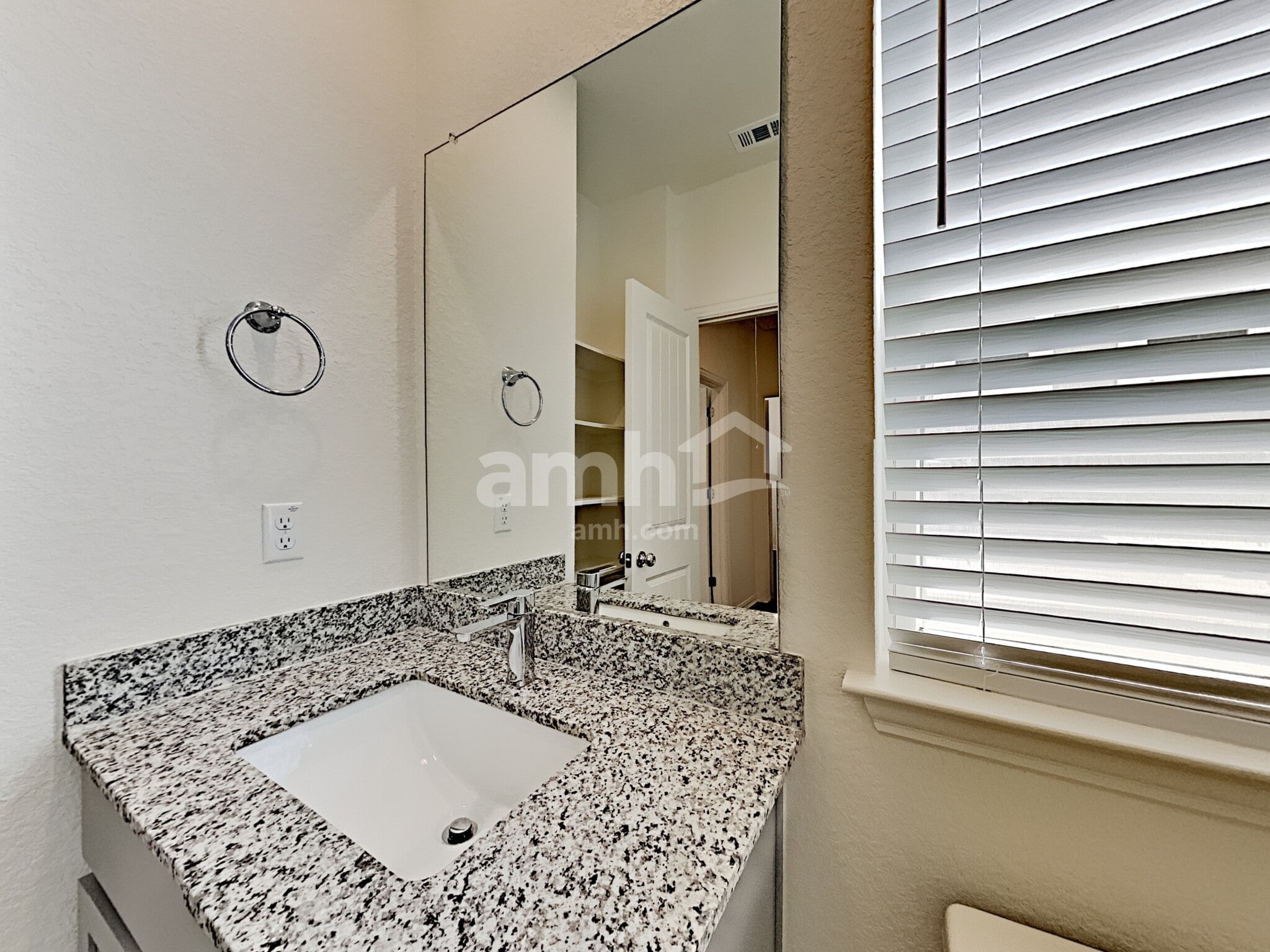 Building Photo - 2729 Meadowood Heights