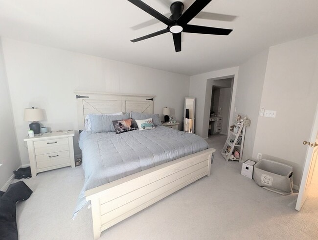 Building Photo - END UNIT STUNNER!