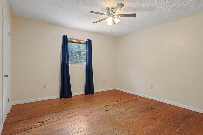 Building Photo - 12822 Hodges Ln