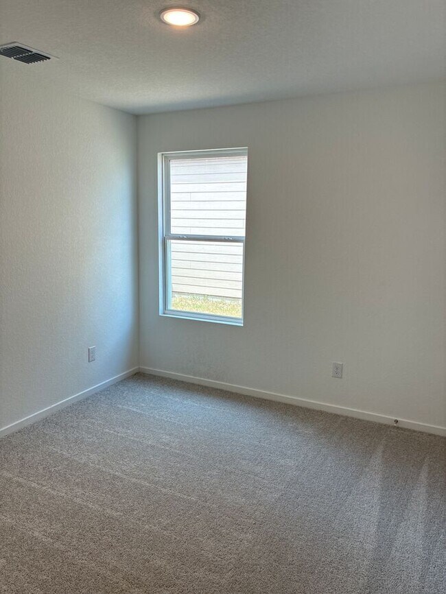 Building Photo - Charming 4 beds 2 baths in San Antonio!