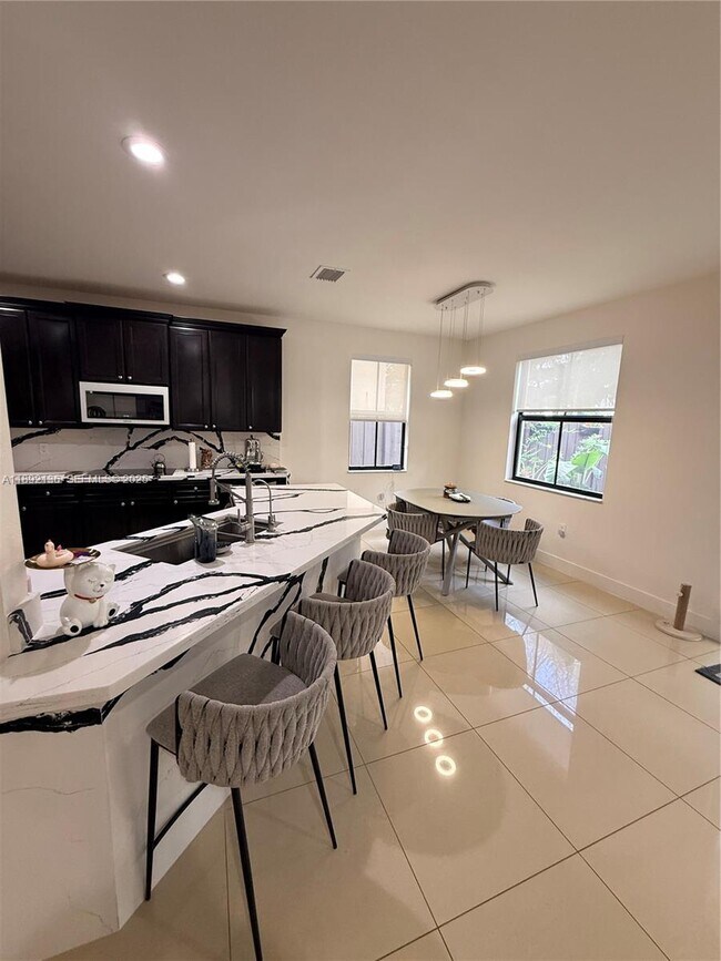 Building Photo - 8640 NW 101st Pl