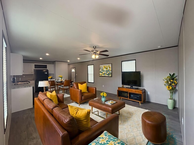 Primary Photo - 203 Linda St