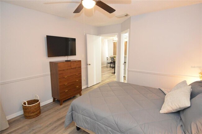 Building Photo - 8754 Mallard Reserve Dr