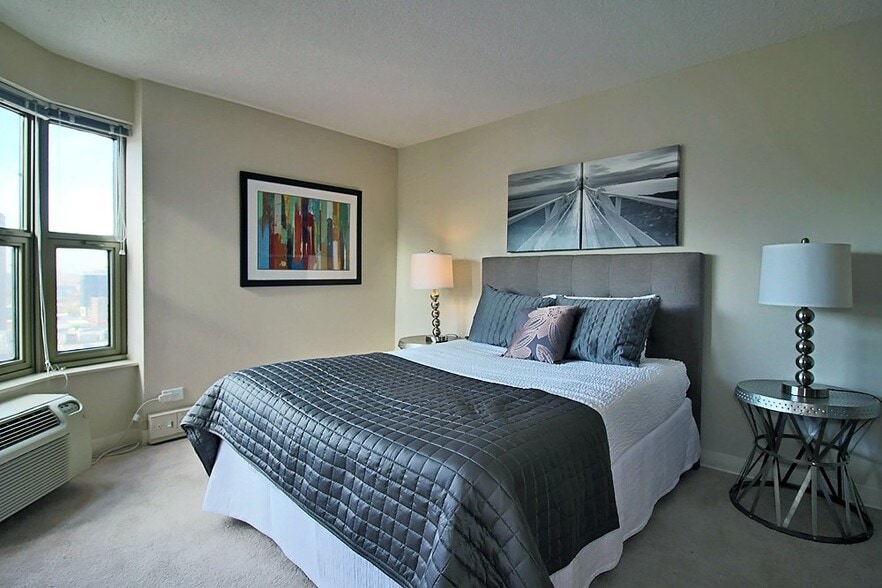 Building Photo - 32 E Pearson St