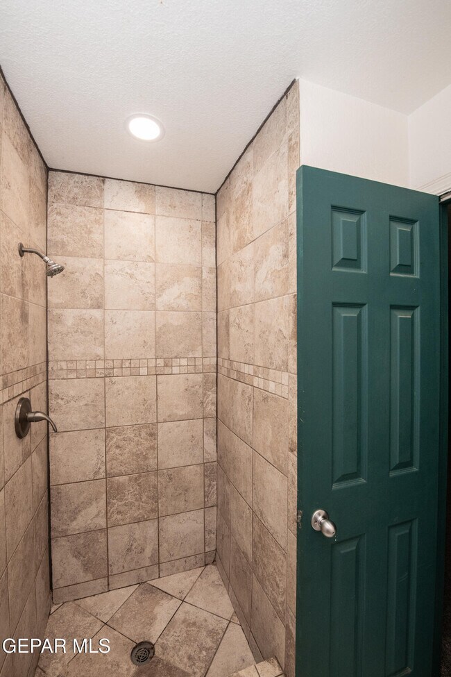 Building Photo - 11416 Lake Ozarks Dr