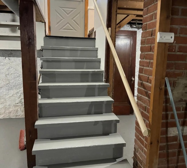 Building Photo - 1006 N 1st Ave